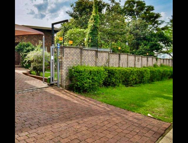 4 BEDROOM HOUSE FOR SALE IN WATERKLOOF GLEN
